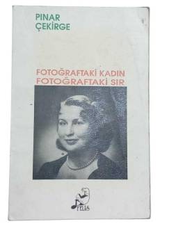FOTOĞRAFTAKİ KADIN FOTOĞRAFTAKİ SIR